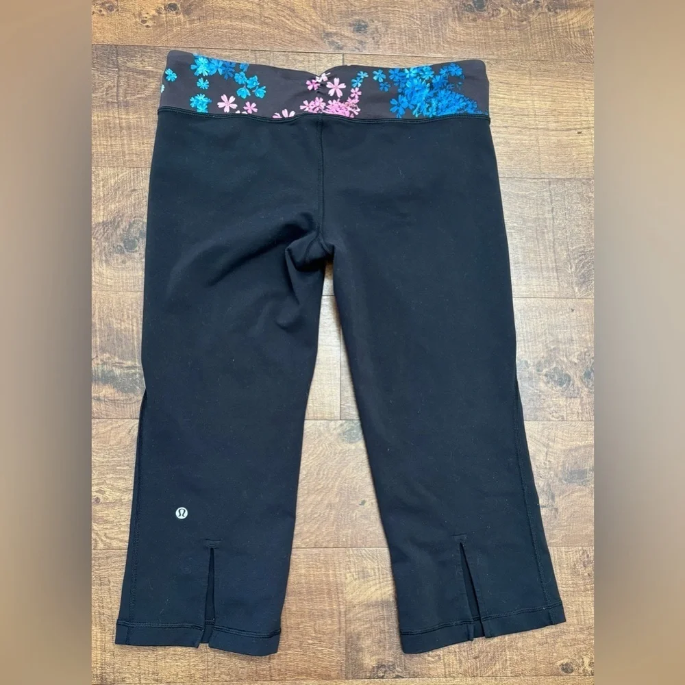 Lululemon  Womens Groove Crop Split Calf leggings floral waistband Sz 10